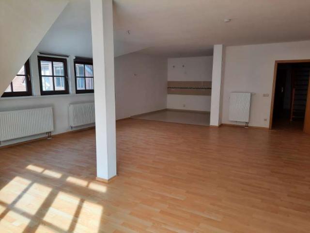 großzügige Dachgeschoss Wohnung in Stadtmitte