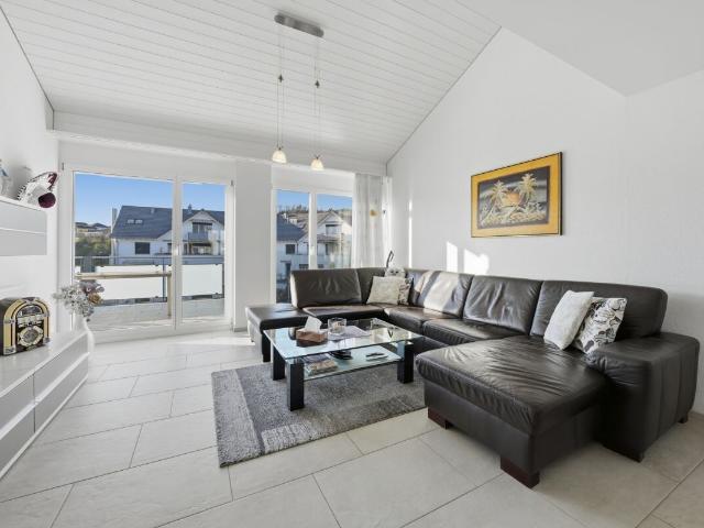 Grosszügige Dachmaisonettewohnung mit viel Licht und drei Balkonen