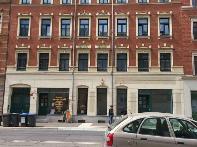 Großzügige DG 1,5 Zimmer mit Laminat im Zentrum! EBK mgl