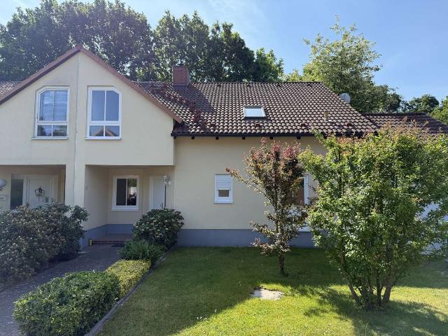 NEUER PREIS! Doppelhaushälfte mit ca. 219 m² Nutzfläche, schönem Garten und ausgebautem Keller