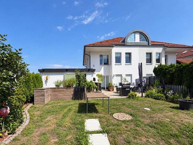 Großzügige Doppelhaushälfte mit Garten, Garage & viel Platz