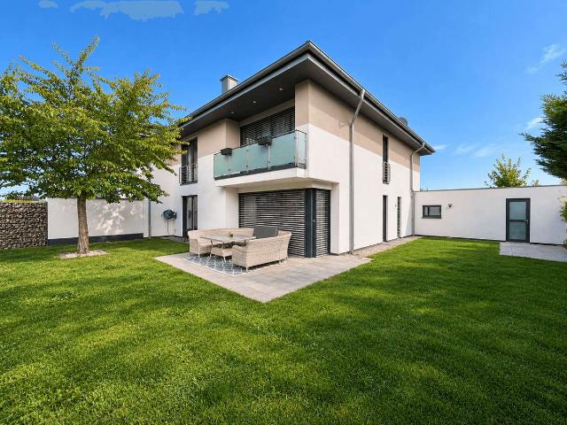 Großzügige Doppelhaushälfte mit Garten und Garage