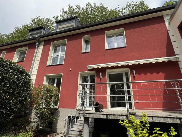 Großzügige Doppelhaushälfte mit Kamin, Garten & 9 Zimmern in Essen 5607