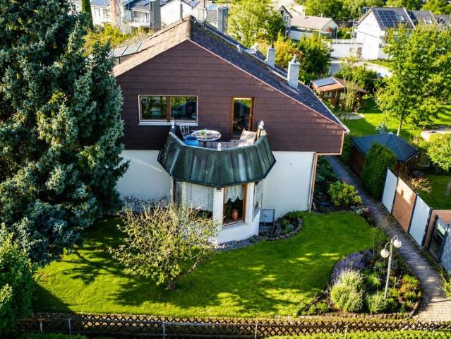 Großzügige Doppelhaushälfte mit sonniger Terrasse und großem Garten in ruhiger Lage!