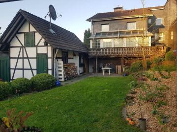 Großzügige Doppelhaushälfte aus Alt & Neubau Mehrgenerationen Haus, ländlich gelegen