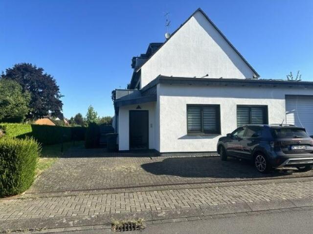 Großzügige Einzimmerwohnung mit separatem Eingang für Singles!