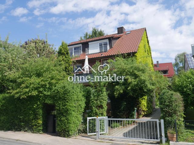 Großzügige Eigentumswohnung im 1. OG mit Studio und Garten