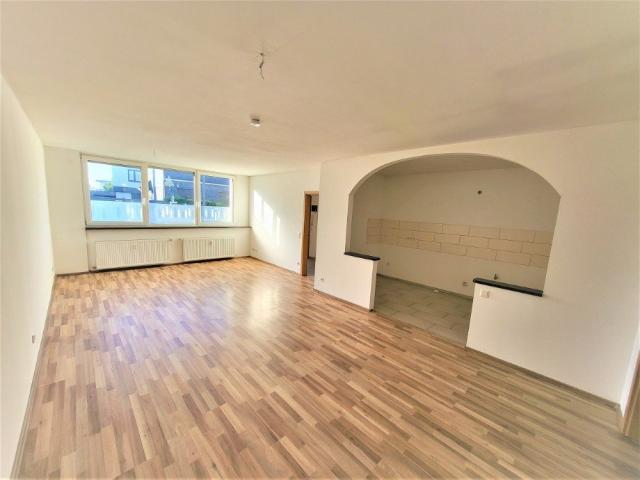 2 Zimmer mit großer Küche und Tageslichtbad mit Wanne