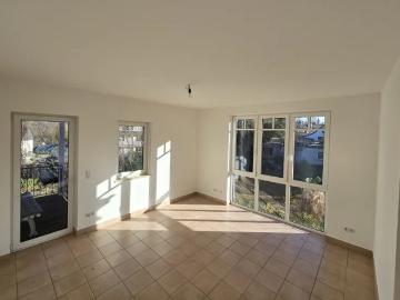 Großzügige Erdgeschosswohnung mit Balkon und Terrasse