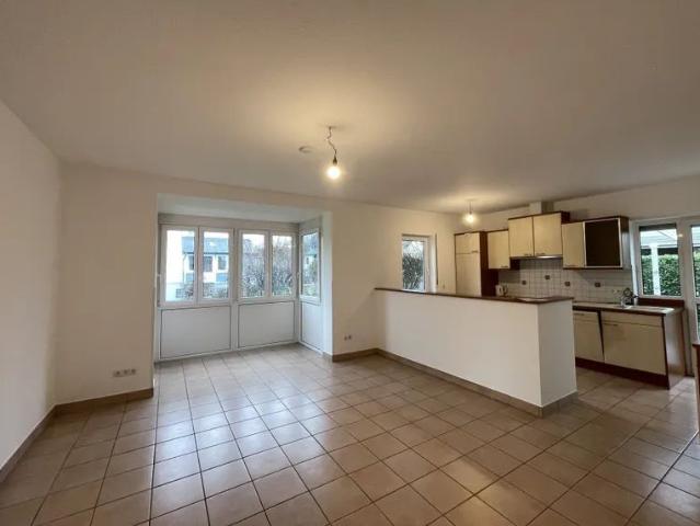 Großzügige Erdgeschosswohnung mit Balkon und Terrasse