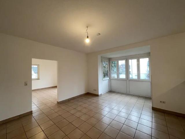 Großzügige Erdgeschosswohnung mit Balkon und Terrasse