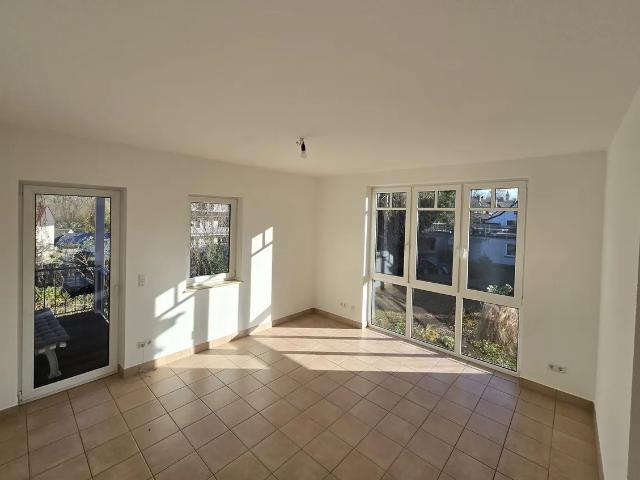 Großzügige Erdgeschosswohnung mit Balkon und Terrasse