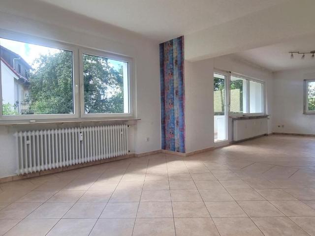 Großzügige Erdgeschosswohnung mit Balkon in ruhiger Lage