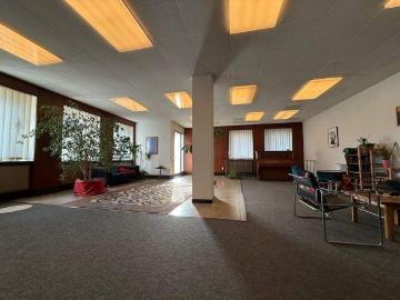 Großzügige Erdgeschosswohnung mit vielfältigen Nutzungsmöglichkeiten in Neckarau