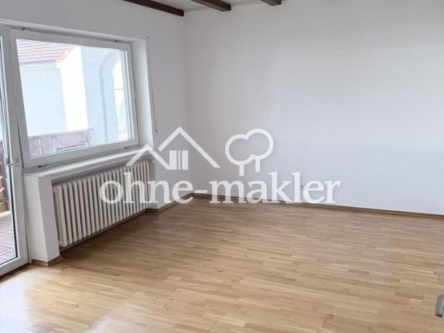 Großzügige, frisch teilrenovierte 104 qm² Erdgeschoßwohnung mit Balkon in Fronhausen