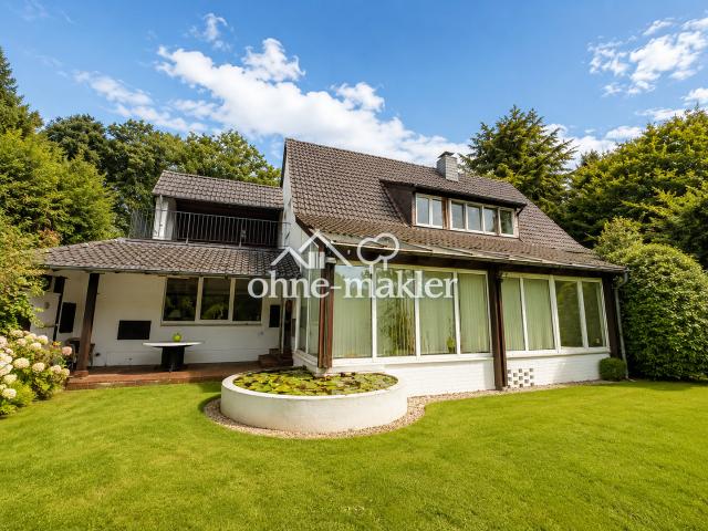 Großzügige Gartenwohnung mit außergewöhnlichem Wohnbereich, Terrasse und direktem Blick ins Grüne