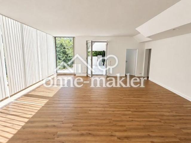 Großzügige Gartenwohnung mit außergewöhnlichem Wohnbereich, Terrasse und direktem Blick ins Grüne