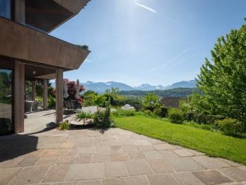 Grosszügige Gartenwohnung mit Panoramablick und hochwertigem Wohnkomfort
