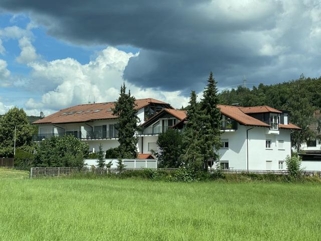 Großzügige, gepflegte 2 Zimmer Wohnung mit großer Terrasse in Hofheim OT Wildsachsen
