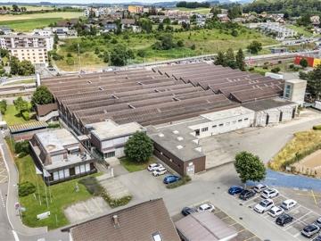 Grosszügige Gewerbeflächen inkl. praktischen Laderampen in Schmitten FR