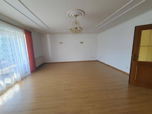 Großzügige Haushälfte mit Garten, Balkonen, Garage und Carports nahe St. Pölten