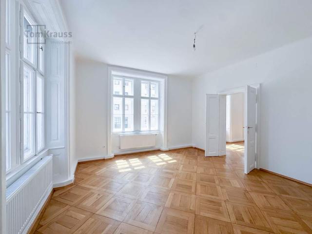 Großzügige, helle 4 Zimmer Wohnung in zentraler Lage