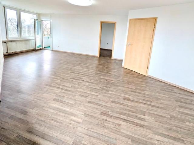 Großzügige & helle 2 Zimmer Wohnung ca. 73 m²