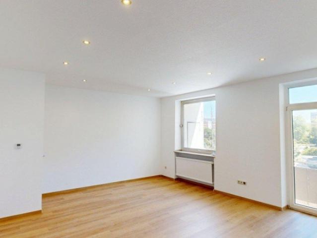 Großzügige Erdgeschosswohnung mit Badewanne
