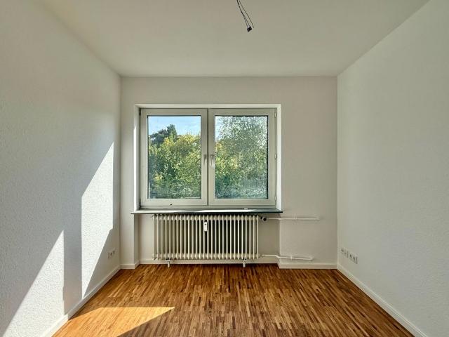 Großzügige + helle 3 Zimmer Wohnung mit Balkon in guter Lage