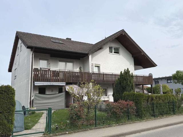Großzügige, helle 3,5 Zi. Wohnung mit großem Balkon und Einbauküche