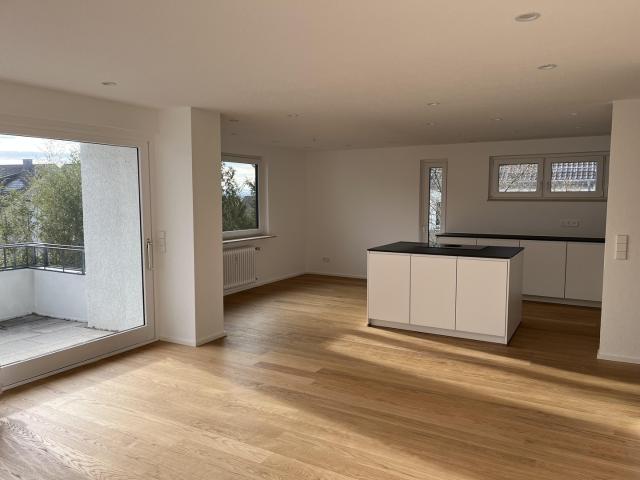 Großzügige, helle 3,5 Zimmer Wohnung mit Südbalkon in Kemnat, komplett Neusaniert