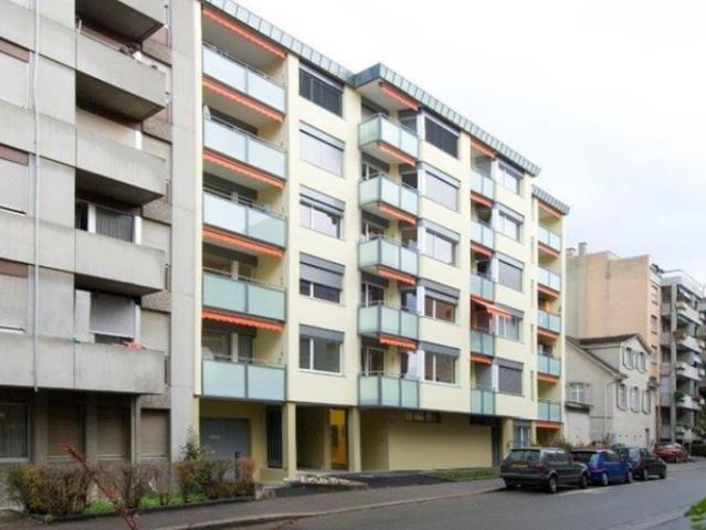 Grosszügige, helle Wohnung an zentraler Lage