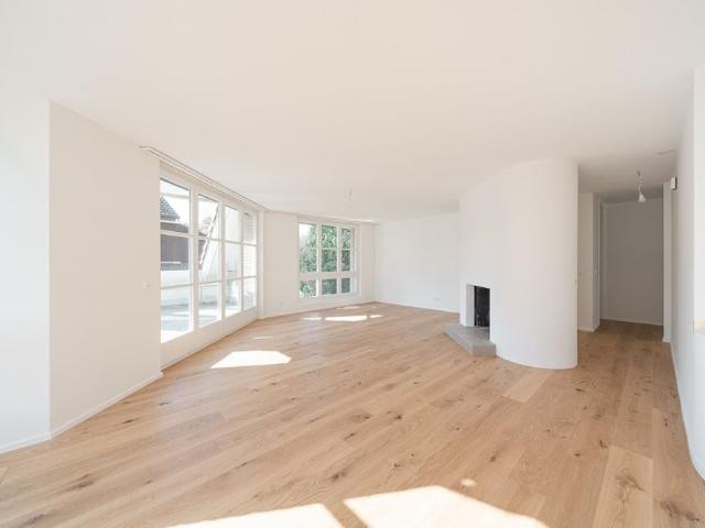 GROSSZÜGIGE HELLE WOHNUNG