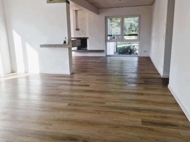 Großzügige helle Wohnung im Grünen mit Balkon, 3,5 Zimmern, Mittlerer Weg in Crailsheim