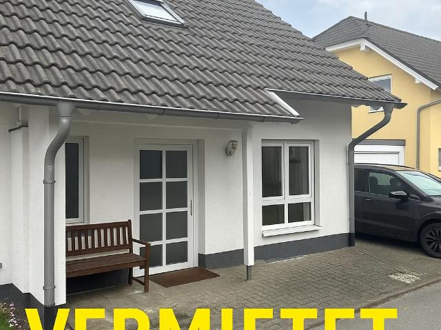 Großzügige, helle Doppelhaushälfte mit Garage in bevorzugter Wohnlage mit Blick ins Grüne