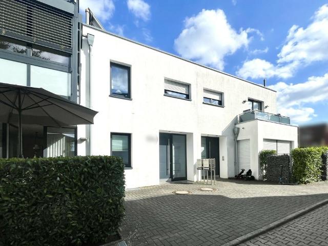 Großzügige, helle Erdgeschosswohnung mit direktem Zugang zur Terrasse