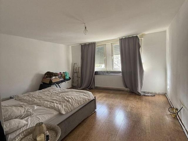 Großzügige, hochwertig modernisierte 3 Zimmer Wohnung mit neuem Badezimmer in ruhiger