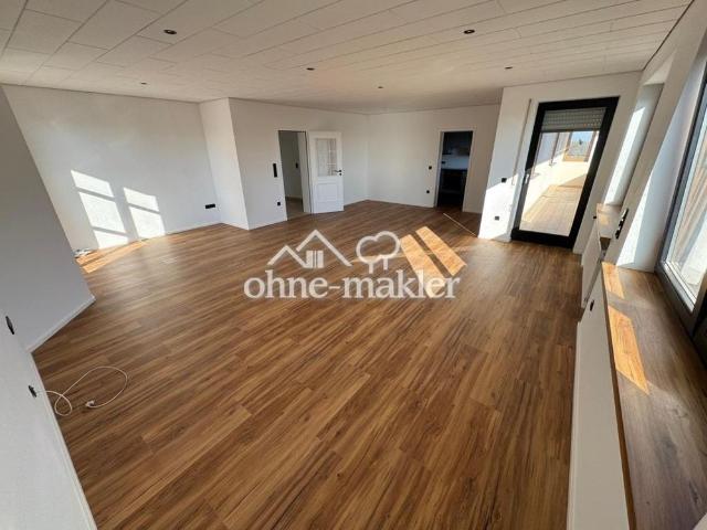 Großzügige Kernsanierte 3 Zimmer 1.OG Wohnung + 2 Balkone in zentraler Lage von Hepberg