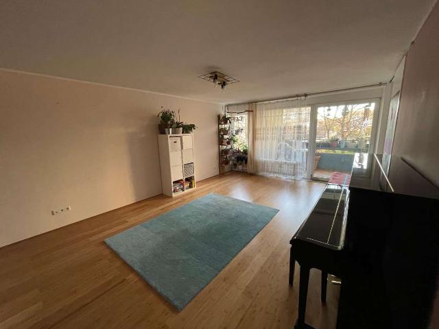 Großzügige kernsanierte 5 Zimmer Wohnung mit Garage und Balkon in Tübingen Waldhäuser Ost