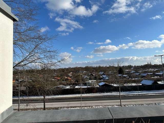großzügige, lichtdurchflutete 3 Zi. Dachterrassenwohnung