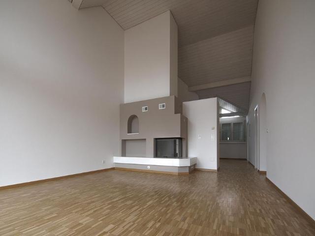Grosszügige, lichtdurchflutete zentrumsnahe Dachwohnung mit Liftzugang