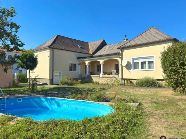 Großzügige Liegenschaft mit barrierefreien Eingang, Büro und Garage