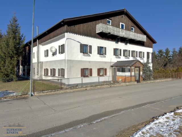 Großzügige Liegenschaft mit Entwicklungspotenzial in idyllischer Lage Bauernhof Charakter!