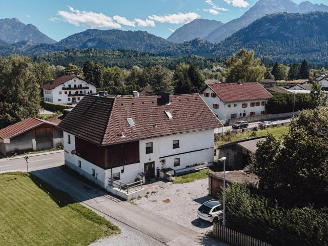 Großzügige Liegenschaft mit historischem Wohnhaus und 1.672 m² Grundstück in Lechaschau