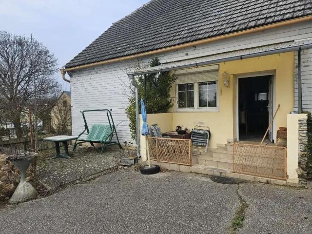 Großzügige Liegenschaft mit Wohnhaus, Halle und 2.427 m² Grund in Litzelsdorf