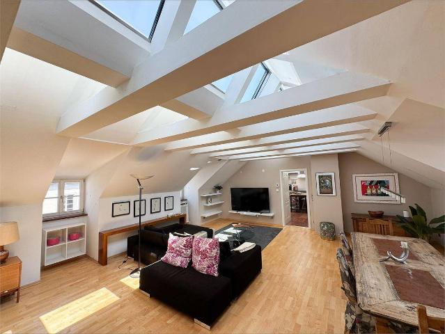 Großzügige luxeriöse 3 Zimmer Dachgeschoßwohnung mitten in der Altstadt von Salzburg