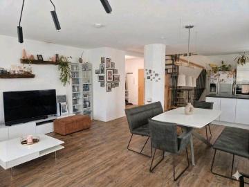 Großzügige Maisonette mit Balkon, Tiefgarage und Klimaanlage