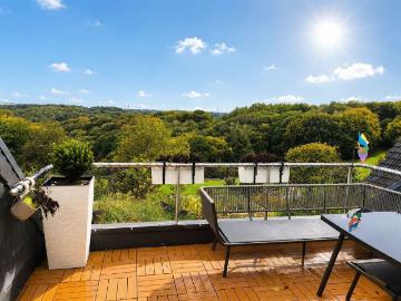 Großzügige Maisonette mit Kamin, Loggia & Einbauküche – Wohnen mit Weitblick