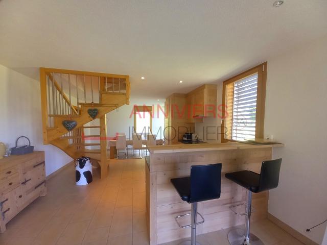 Geräumiges Duplex Apartment 4 Zimmer Freie und sonnige Aussicht