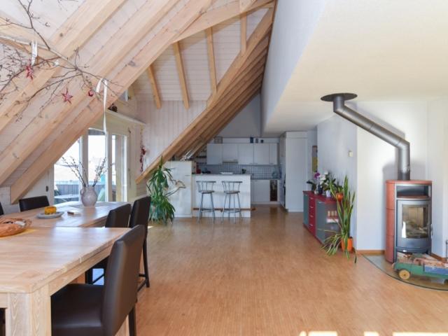 Grosszügige Maisonette Wohnung mit schöner Aussicht an zentraler Lage